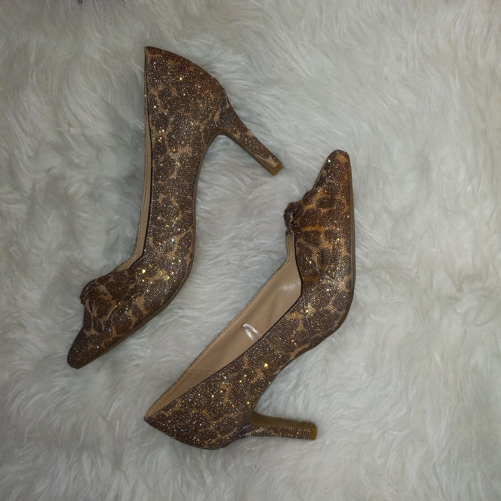 Gold heels with bow detail